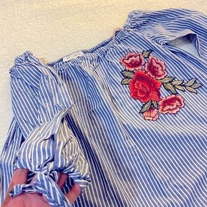 🌸💟 FINAL SALE 💟🌸 Off Shoulder Stripe Chambray Top Size L
